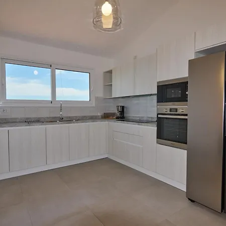 Stunning Sea View W/private Pool - 5 Minutes From The Beach! *